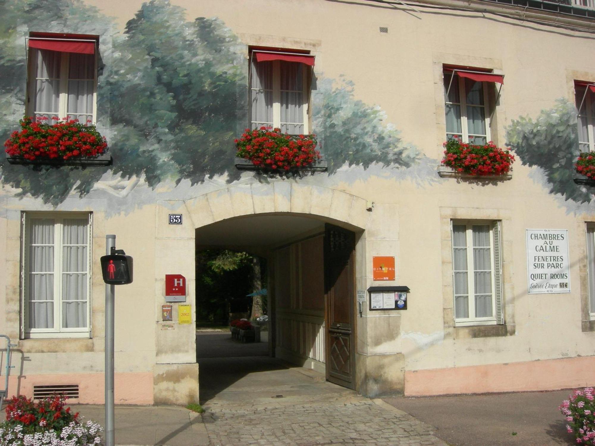 Cit'Hotel Avallon Vauban Экстерьер фото