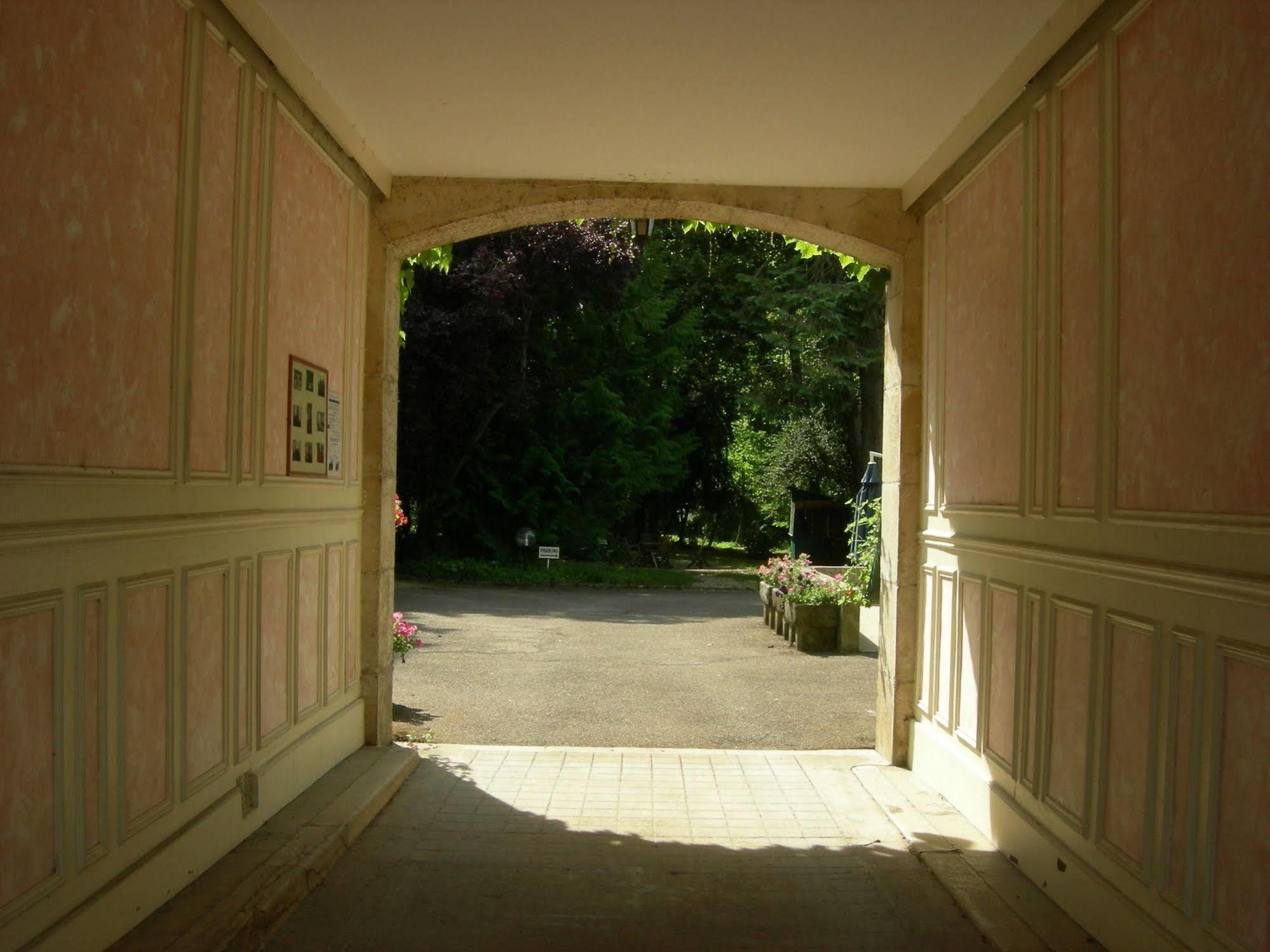 Cit'Hotel Avallon Vauban Экстерьер фото